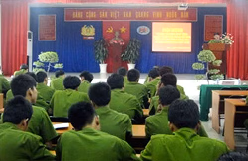Hội nghị triển khai Hiến pháp 2013 của lực lượng Cảnh sát PC&CC quận 2.