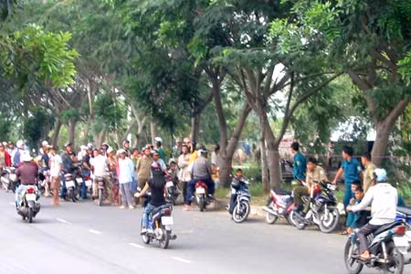Hiện trường nơi phát hiện xác chết trên đường Nguyễn Văn Linh.