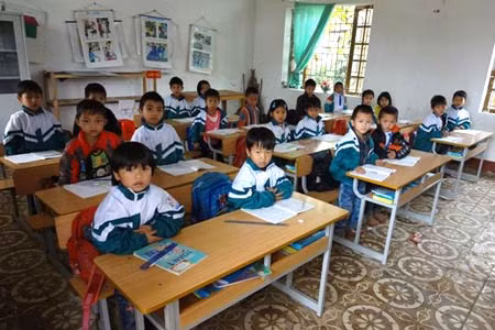 Cơ sở vật chất của Trường THCS Hậu Thành (trên)và Trường Tiểu học Thanh Ngọc (dưới).