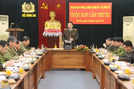 Trung tướng Tô Lâm, Ủy viên Trung ương Đảng, Thứ trưởng Bộ Công an phát biểu chỉ đạo Hội nghị triển khai công tác đảm bảo an ninh tại Tổng cục An ninh I - Bộ Công an. Ảnh: Việt Hưng.