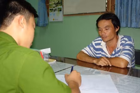 Tang vật của vụ việc. Lực lượng Công an lấy lời khai của Hiệp.
