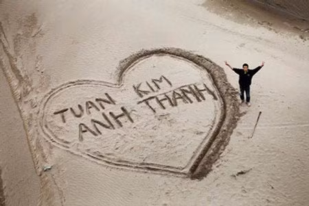 Màn tỏ tình của Tuấn Anh với người yêu ở bãi nổi sông Hồng.