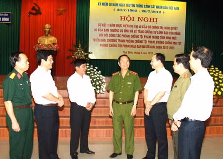 Trung tướng Phạm Quý Ngọ, Ủy viên TW Đảng, Thứ trưởng Bộ Công an; đồng chí Trần Cẩm Tú, Ủy viên TW Đảng, Bí thư Tỉnh ủy Thái Bình và các đại biểu dự Hội nghị.