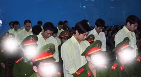 Bị cáo Lê Anh Tuấn và các bị cáo liên quan.
