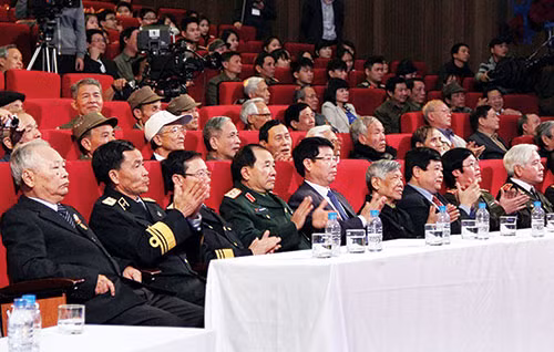 Các đại biểu dự chương trình giao lưu. Ảnh: Vũ Cảnh.