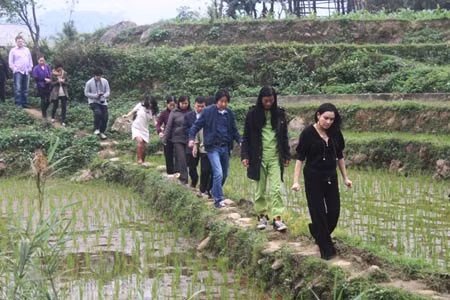 Đoàn từ thiện tình nguyện đã đến tận nơi các gia đình gặp khó khăn tại xã Tân Quang, huyện Bắc Quang, tỉnh Hà Giang.