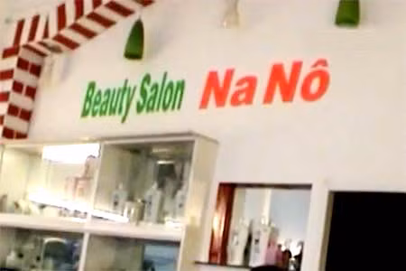 Tiệm cắt tóc trá hình.