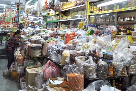 Trong quá trình kiểm tra VSATTP tết Nguyên Đán, đoàn liên ngành sẽ áp dụng chế tài xử phạt mạnh tay nếu các cơ sở có dấu hiệu vi phạm.