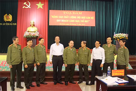 Trung tướng Bùi Quang Bền, Ủy viên Trung ương Đảng, Thứ trưởng Bộ Công an cùng các đại biểu tại Hội nghị.