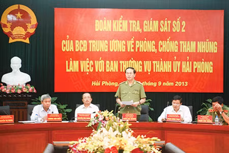 Đại tướng Trần Đại Quang, Ủy viên Bộ Chính trị, Bộ trưởng Bộ Công an phát biểu chỉ đạo tại buổi làm việc. Ảnh: Văn Thịnh.