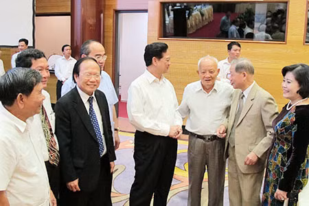 Thủ tướng Nguyễn Tấn Dũng với các đại biểu dự Hội nghị. Ảnh: TTXVN.