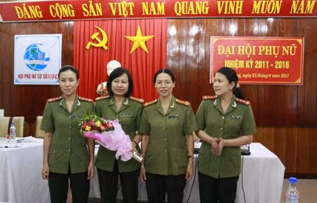 Tân Ban chấp hành Hội Phụ nữ cơ sở ANND - CATP Đà Nẵng nhiệm kỳ 2011-2016.