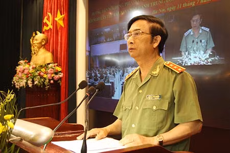 Thượng tướng Đặng Văn Hiếu, Ủy viên TW Đảng, Phó Bí thư Đảng ủy CATW, Thứ trưởng Thường trực Bộ Công an phát biểu tại hội nghị. Ảnh: Việt Hưng.