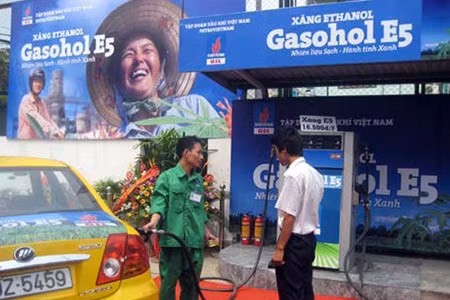 Xăng ethanol sẽ được phân phối tại 7 tỉnh thành từ ngày 1/12/2014 và “phủ sóng” trên cả nước từ 1/12/2015.