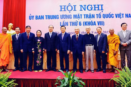 Chủ tịch nước Trương Tấn Sang, Chủ tịch Ủy ban TWMTTQ Việt Nam (khóa VII) Nguyễn Thiện Nhân và các đại biểu tại Hội nghị. Ảnh: TTXVN.