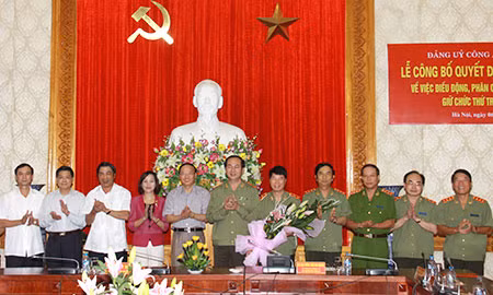 Đồng chí Tô Huy Rứa, Ủy viên Bộ Chính trị, Trưởng ban Tổ chức Trung ương Đảng; Đại tướng Trần Đại Quang, Ủy viên Bộ Chính trị, Bí thư Đảng ủy CATW, Bộ trưởng Bộ Công an và các đại biểu dự buổi Lễ.