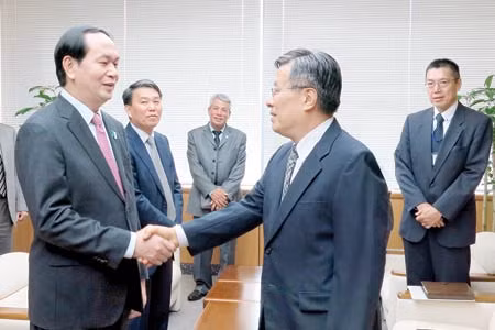 Bộ trưởng Bộ Công an Việt Nam Trần Đại Quang tại cuộc hội đàm với Ngài Yô-nê-đa Chư-yô-shi, Tư lệnh Cảnh sát quốc gia Nhật Bản.