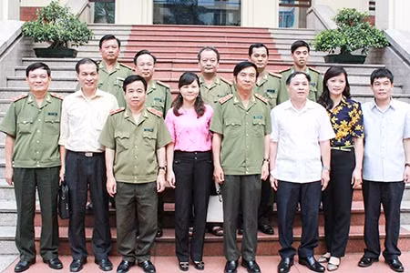 Thượng tướng Đặng Văn Hiếu, Ủy viên Trung ương Đảng, Thứ trưởng Thường trực Bộ Công an; đồng chí Nguyễn Hải Đường, Bí thư Đảng Đoàn, Chủ tịch Trung ương Hội Chữ thập đỏ Việt Nam và các đại biểu.