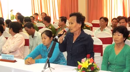 Những người hoàn lương tiêu biểu trình bày nguyện vọng của mình tại buổi họp mặt với lãnh đạo tỉnh Đồng Tháp.