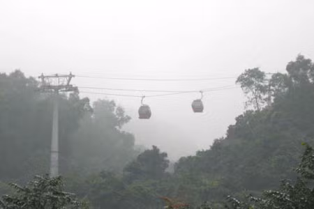 Cảnh sát giao thông đường thủy chuẩn bị tuần tra kiểm soát các phương tiện tham gia chở khách qua sông vãn cảnh chùa. Cảnh sát giao thông đường thủy thường xuyên kiểm tra, giám sát hoạt động của các thuyền, đò chở khách tại lễ hội chùa Hương Tích. Cảnh sát giao thông đường thủy tuần tra kiểm soát trên hồ nhà Đường - chùa Hương Tích. Hệ thống cáp treo hiện đại được đưa vào sử dụng trong lễ hội chùa Hương Tích năm nay.