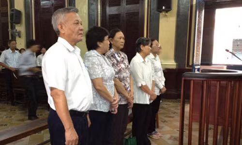 Ngày 21/11, TAND TPHCM mở phiên xét xử vụ án tham ô tài sản, lạm dụng tín nhiệm chiếm đoạt tài sản và cố ý làm trái các quy định của nhà nước về quản lý kinh tế gây hậu quả nghiêm trọng" của Công ty Cổ phần Kỹ Nghệ thực phẩm Việt Nam (VIFON).