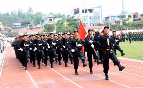 Lực lượng CAND diễu binh tại Lễ Kỷ niệm 60 năm Chiến thắng Điện Biên Phủ. Ảnh: Cảnh Vũ.