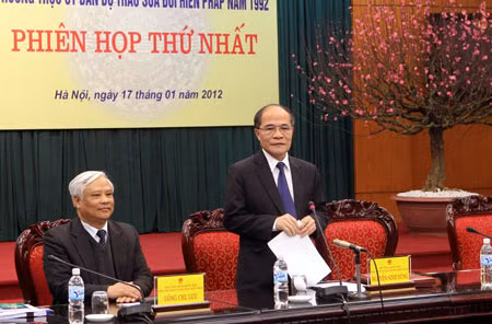 Chủ tịch Quốc hội Nguyễn Sinh Hùng phát biểu chỉ đạo tại phiên họp. Ảnh: TTXVN.