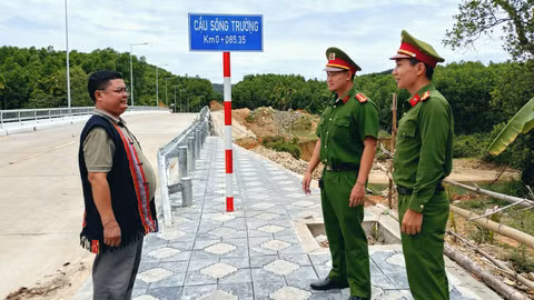 Những "người giữ lửa" góp phần gieo mầm bình yên ở miền núi Phước Hiệp