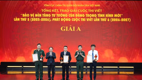 Trao giải Cuộc thi viết “Bảo vệ nền tảng tư tưởng của Đảng trong tình hình mới” lần 5 