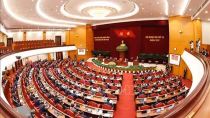 Ngày làm việc thứ hai: Hội nghị lần thứ tư Ban Chấp hành Trung ương Đảng khoá XIV