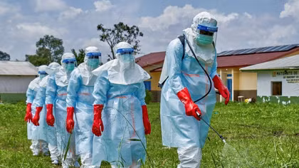 Yêu cầu rà soát người về từ vùng dịch Ebola trong 21 ngày 
