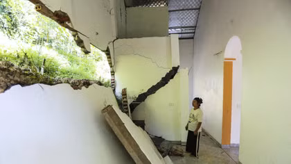 Hơn 30 hộ dân bất an dưới chân núi lở, cần sớm có nơi an cư