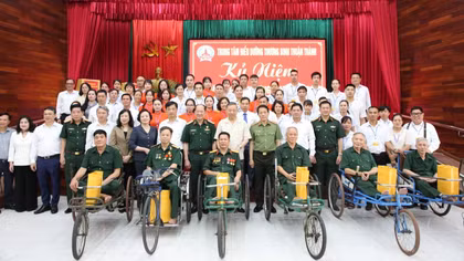 Tháng tri ân và mệnh lệnh từ trái tim