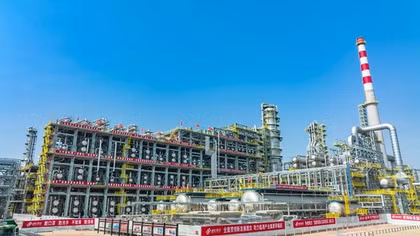 Trung Quốc thiếu hụt hóa dầu, tăng áp lực giá
