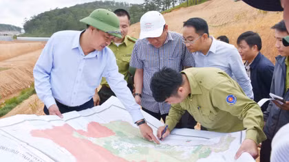 Phó Chủ tịch Thường trực UBND tỉnh Lâm Đồng kiểm tra hiện trường Báo CAND phản ánh