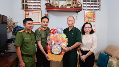 Tri ân các Anh hùng liệt sĩ và Mẹ Việt Nam anh hùng