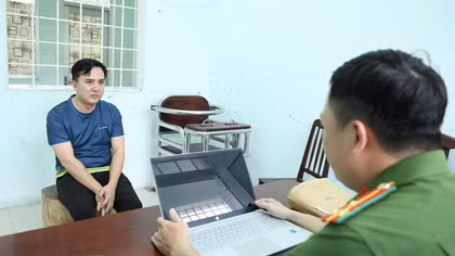 Tạm giam giám đốc phòng giao dịch lừa đảo chiếm đoạt tài sản