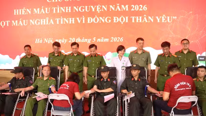 250 cán bộ chiến sĩ Cụm thi đua số 4 hiến máu vì đồng đội thân yêu