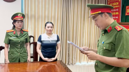 Khởi tố đối tượng kinh doanh quần áo giả nhãn hiệu thời trang nổi tiếng
