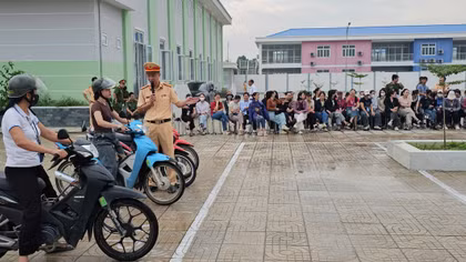 Tập huấn kỹ năng lái xe an toàn cho gần 1.000 công nhân
