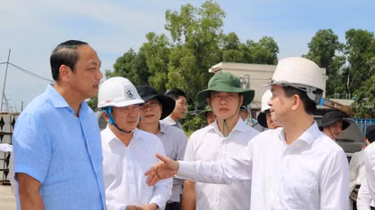 Động viên công nhân làm xuyên lễ phục vụ công trình APEC 2027