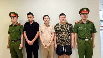 Công an triệu tập 3 đối tượng trong vụ xe cứu thương có giá "cắt cổ" 