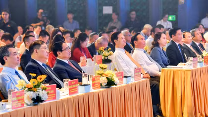 Các đại biểu dự hội nghị.