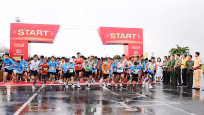 Hơn 1.200 người tham gia giải chạy chống ma túy tại An Giang