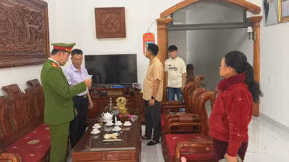 Khởi tố 42 đối tượng mua bán dữ liệu và đánh bạc