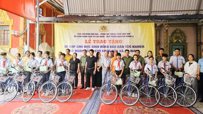 Chương trình “Nâng bước em đến trường” hỗ trợ học sinh tại vùng Tây Nam Bộ