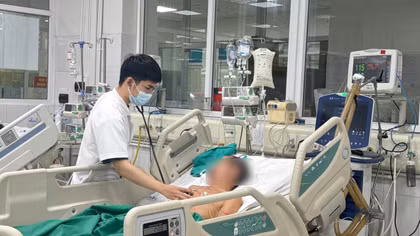 Cụ ông nguy kịch do vi khuẩn đường ruột và giun lươn