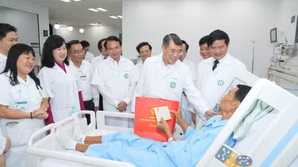 Thủ tướng thăm và làm việc tại Bệnh viện Bạch Mai cơ sở Ninh Bình