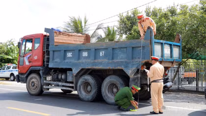 An Giang: Kiên quyết xử lý vi phạm trong vận chuyển cát, sỏi và vật liệu xây dựng