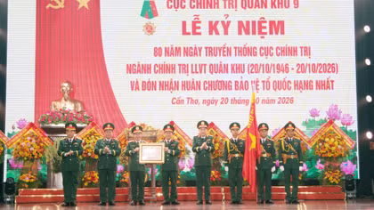 Cục Chính trị Quân khu 9 đón nhận Huân chương Bảo vệ Tổ quốc hạng Nhất